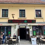 Patrick's Pub Fogadó